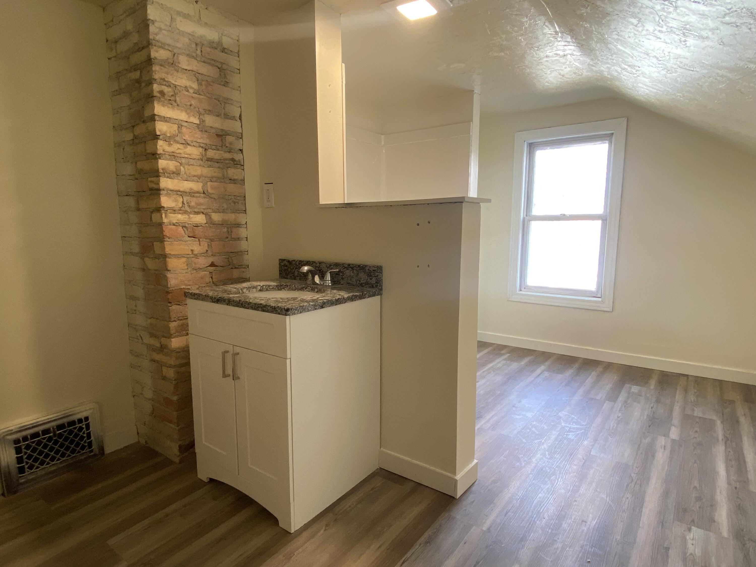 Menasha, Wisconsin 54952, United States, 3 Bedrooms Bedrooms, ,2 BathroomsBathrooms,Residential,Active,93961