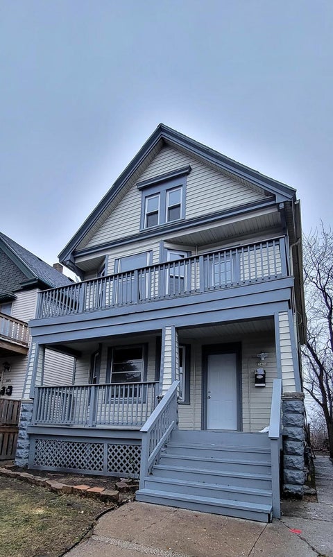 Photo of 2478 S 5th St, Milwaukee, WI 53207 (MLS # 1985637)