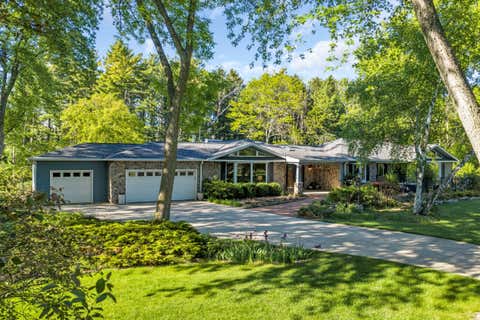 Photo of 400 W Revere Rd, Mequon, WI 53092 (MLS # 1965537)