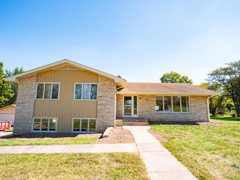 Photo of 8000 S 68th St, Franklin, WI 53132 (MLS # 1934062)