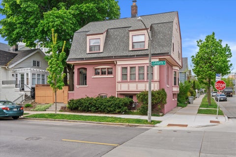 Photo of 1701 E Lafayette Pl, Milwaukee, WI 53202 (MLS # 1985957)