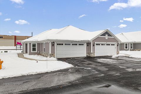 Photo of 512 Hunter Oaks Blvd, Watertown, WI 53094 (MLS # 1946298)