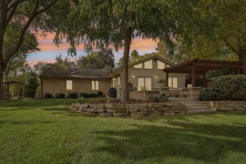 Photo of 2938 S Waukesha Rd, West Allis, WI 53227 (MLS # 1939620)