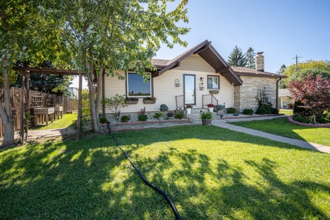Photo of 945 W Waterford Ave, Milwaukee, WI 53221 (MLS # 1984081)