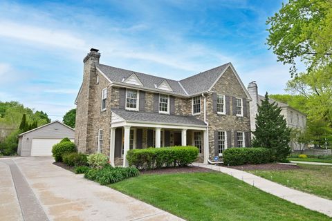 Photo of 653 N 75th St, Wauwatosa, WI 53213 (MLS # 1961580)