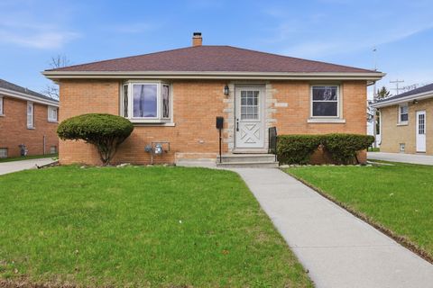 Photo of 3512 Sheridan Rd, Kenosha, WI 53140 (MLS # 1956948)