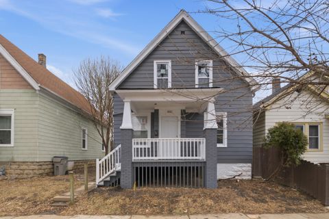 Photo of 2827 W Grant St, Milwaukee, WI 53215 (MLS # 1953154)