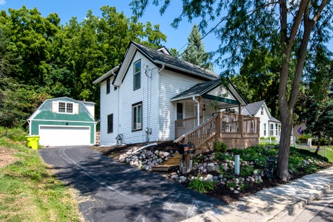 Photo of 226 W Capitol Dr, Hartland, WI 53029 (MLS # 1978456)