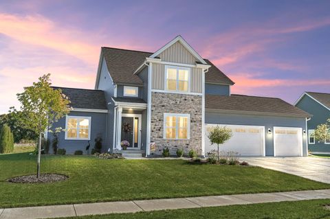Photo of 740 Kohlwey Dr, Grafton, WI 53024 (MLS # 1939393)