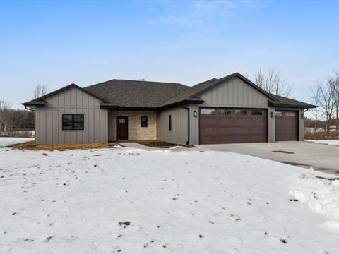 Photo of 113 Parkview Dr, Whitelaw, WI 54247 (MLS # 1951293)