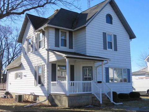 Photo of 116 Grove St, Randolph, WI 53956 (MLS # 1954780)