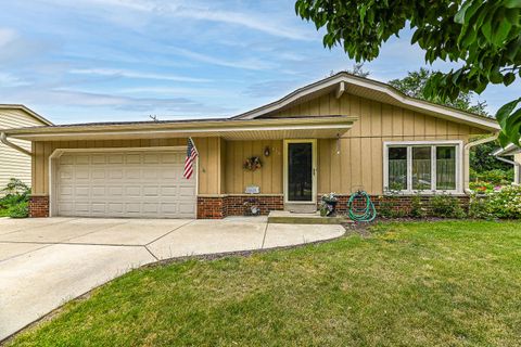 Photo of 415 E Golden Ln, Oak Creek, WI 53154 (MLS # 1928781)