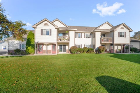Photo of 516 Pewaukee Rd, Pewaukee, WI 53072 (MLS # 1984761)