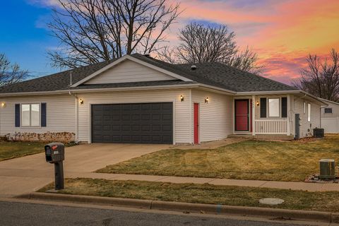 Photo of 1392 Rosewood Trl, Onalaska, WI 54650 (MLS # 1951035)