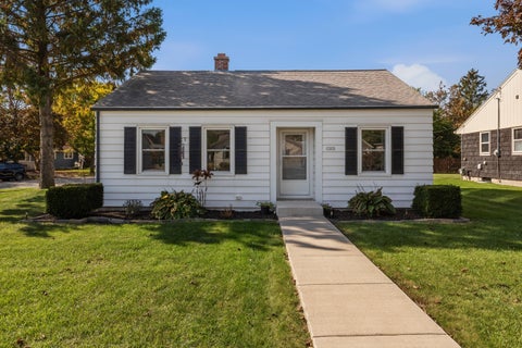 Photo of 1203 Roseland Dr, Kewaskum, WI 53040 (MLS # 1984654)