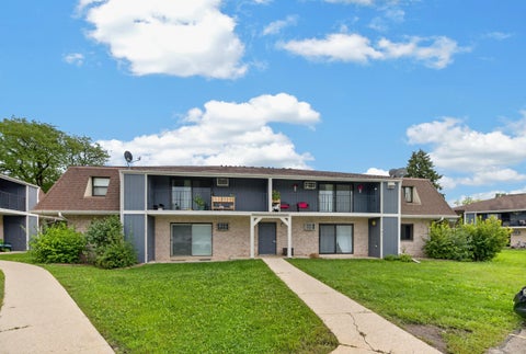 Photo of 3233 W Mangold Ave, Greenfield, WI 53221 (MLS # 1980047)