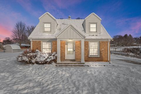 Photo of 2900 S Root River Pkwy, West Allis, WI 53227 (MLS # 1944575)