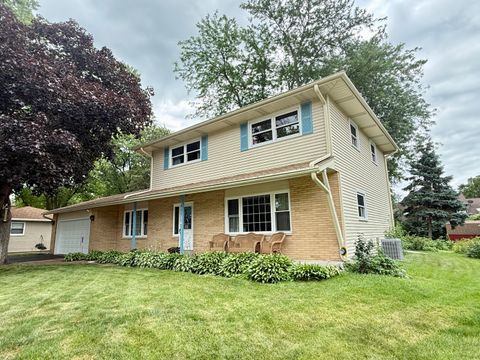 Photo of 607 Poppy St, Oconomowoc, WI 53066 (MLS # 1971153)