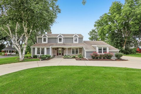 Photo of 20780 Tennyson Dr, Brookfield, WI 53045 (MLS # 1933051)