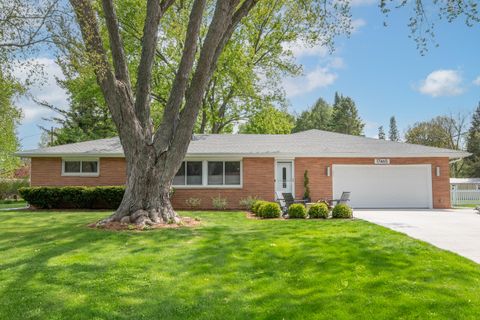 Photo of 17465 Windemere Rd, Brookfield, WI 53045 (MLS # 1961933)