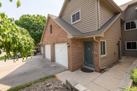 Photo of 18695 Brookfield Lake Ct, Brookfield, WI 53045 (MLS # 1921206)