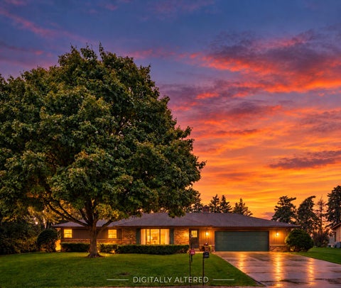 Photo of 7716 105th Ave, Pleasant Prairie, WI 53158 (MLS # 1985913)