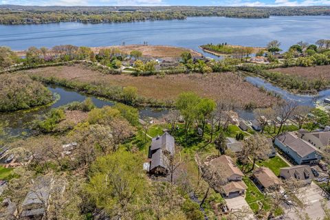 Photo of 3024 Nagawicka Ave, Delafield, WI 53018 (MLS # 1953206)