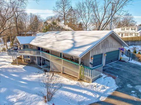 Photo of 1816 Eastwood Ave, Janesville, WI 53545 (MLS # 1949752)