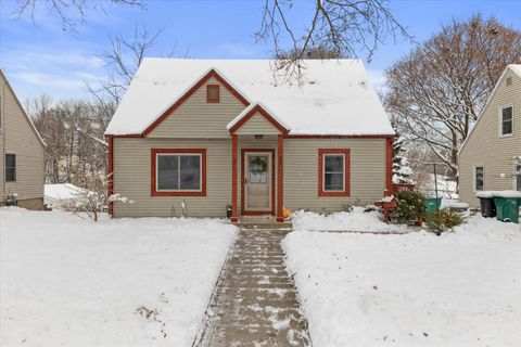 Photo of N86W16564 Jacobson Dr, Menomonee Falls, WI 53051 (MLS # 1944401)