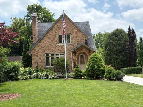 Photo of 821 W Grand Ave, Port Washington, WI 53074 (MLS # 1969676)