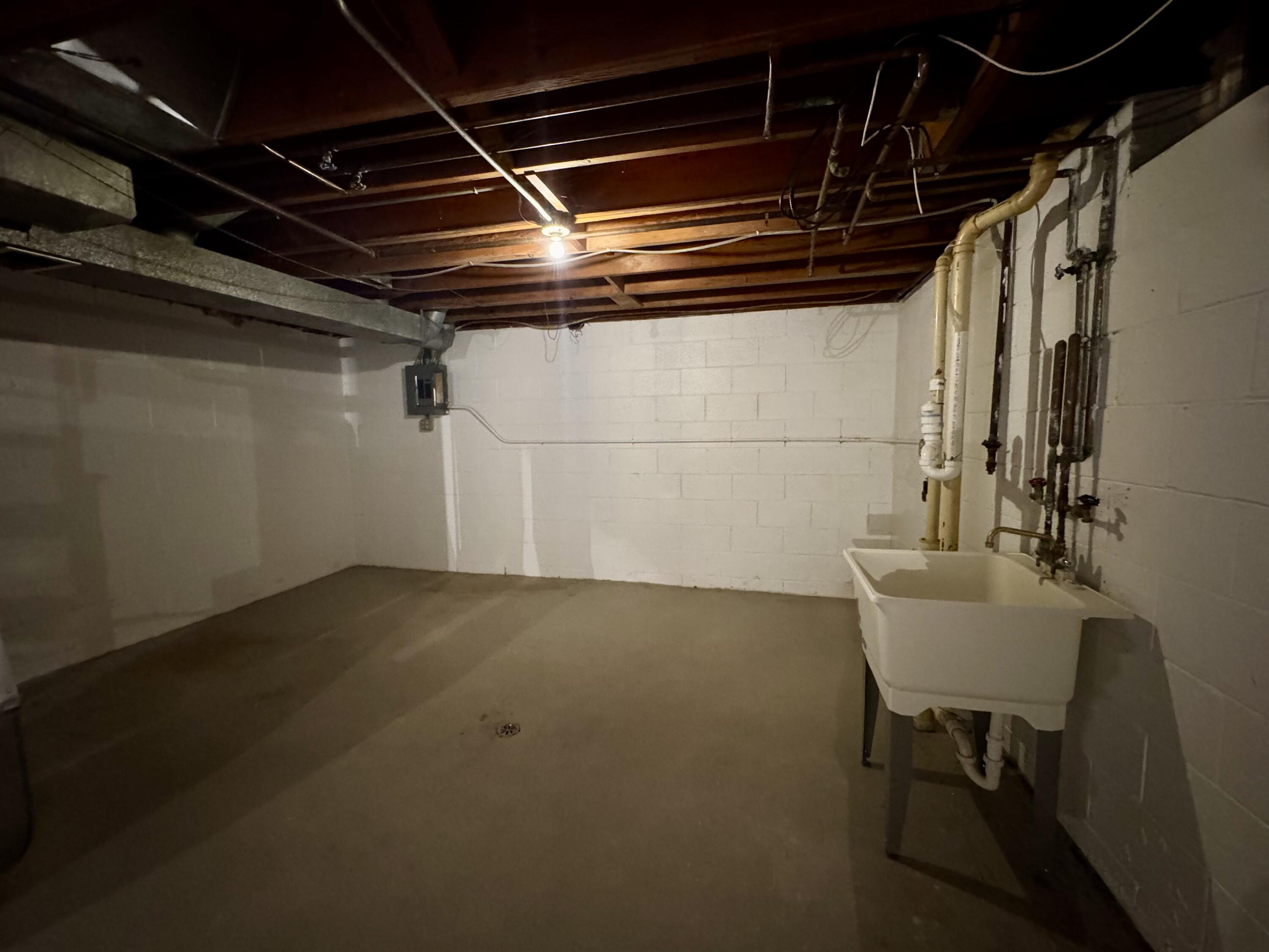 Milwaukee, Wisconsin 53224, United States, 3 Bedrooms Bedrooms, ,2 BathroomsBathrooms,Residential,Active,226134