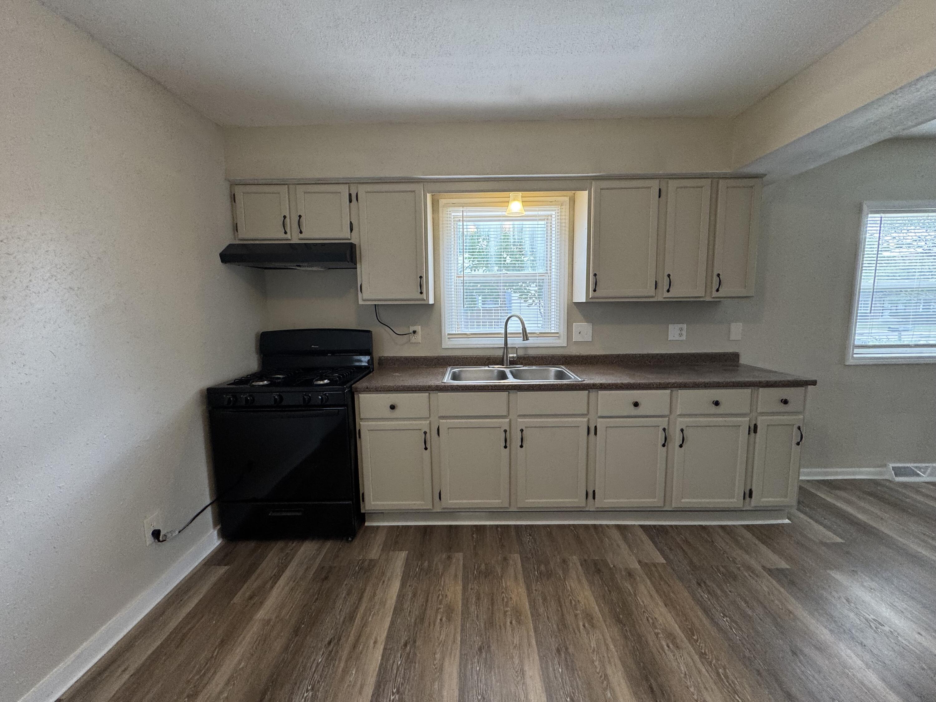 Milwaukee, Wisconsin 53224, United States, 3 Bedrooms Bedrooms, ,2 BathroomsBathrooms,Residential,Active,226134