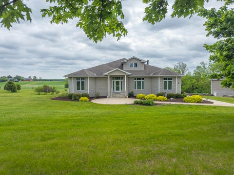 Photo of 11604 N Granville Rd, Mequon, WI 53097 (MLS # 1962149)
