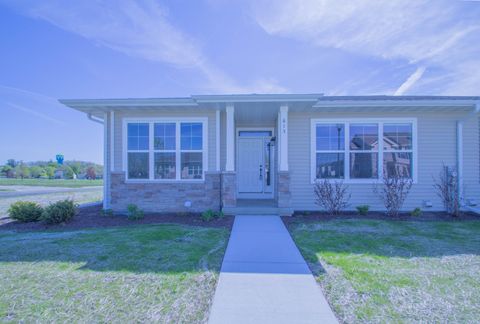 Photo of 613 Hunter Oaks Blvd, Watertown, WI 53094 (MLS # 1961658)