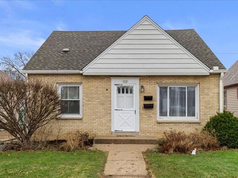 Photo of 112 N 70th St, Milwaukee, WI 53213 (MLS # 1913297)