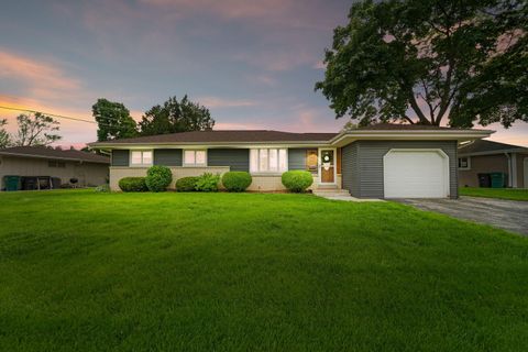 Photo of N87W18064 Shepherd Dr, Menomonee Falls, WI 53051 (MLS # 1921778)