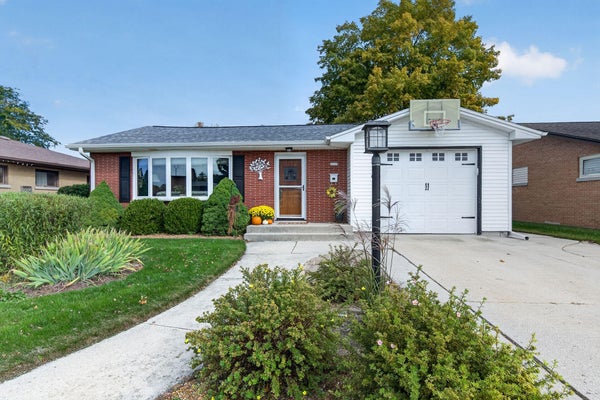 2725 HENRY ST, SHEBOYGAN, WI 53081 - Image 8eb9c899505bab2828e5e9a4f00d29de/3789215744