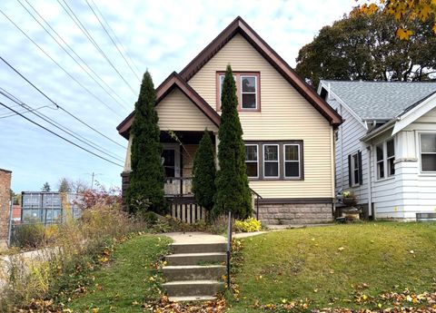 Photo of 3480 N Bremen St, Milwaukee, WI 53212 (MLS # 1942570)