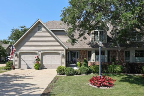 Photo of 7431 Carter Cir W, Franklin, WI 53132 (MLS # 1930481)