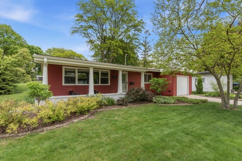 Photo of 5633 Bentwood Ln, Greendale, WI 53129 (MLS # 1963375)