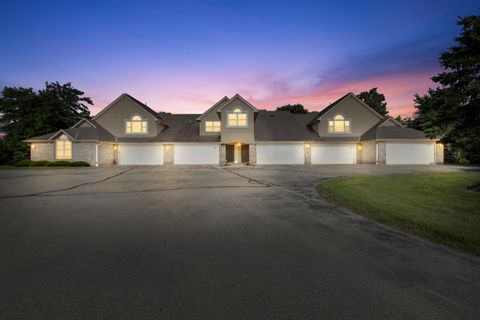 Photo of 9155 W Elm Ct, Franklin, WI 53132 (MLS # 1927422)