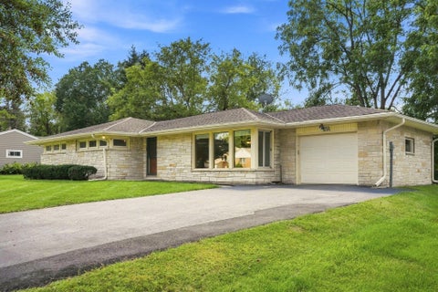 Photo of W237N6597 Orchard Dr, Sussex, WI 53089 (MLS # 1979250)