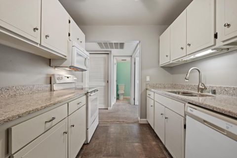 425 W Willow Ct, Fox Point, WI 53217 - #: 1951319