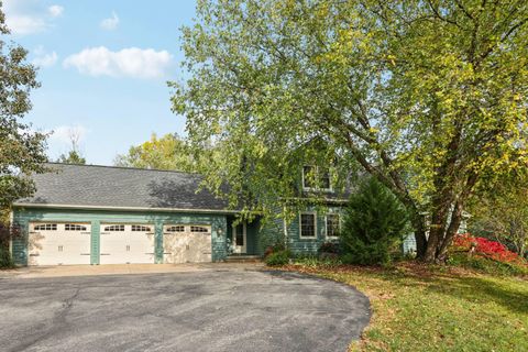 Photo of 8815 Country View Ln, Burlington, WI 53105 (MLS # 1941362)