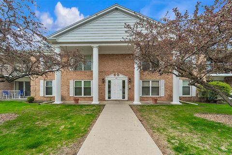 Photo of 945 W Heritage Ct, Mequon, WI 53092 (MLS # 1917244)