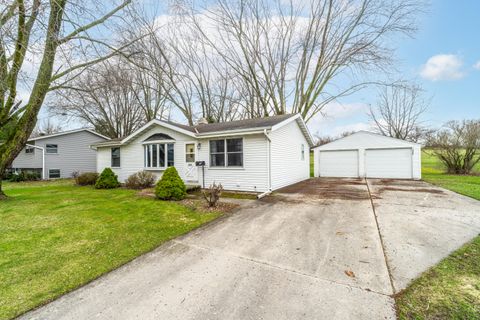 Photo of 2007 Plymouth St, New Holstein, WI 53061 (MLS # 1957930)