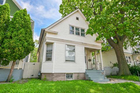 Photo of 1219 W Windlake Ave, Milwaukee, WI 53215 (MLS # 1976294)