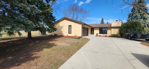 Photo of 840 E Oakwood Rd, Oak Creek, WI 53154 (MLS # 1910872)