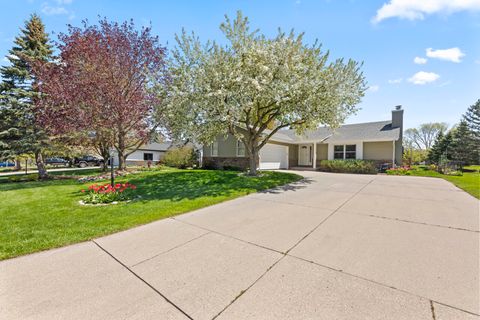 W163N10554 Ridgeview Ln, Germantown, WI 53022 - #: 1917526