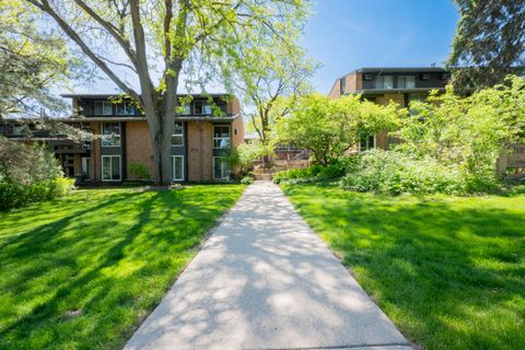 Photo of 6243 Charing Cross Ln, Middleton, WI 53562 (MLS # 1962823)